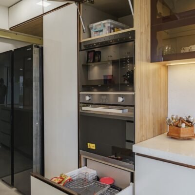 A beautiful fusion of style and functionality - backpainted toughened glass finish - kk modular kitchen lower parel (10)