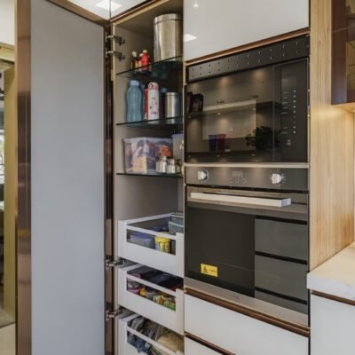 A beautiful fusion of style and functionality - backpainted toughened glass finish - kk modular kitchen lower parel (11)