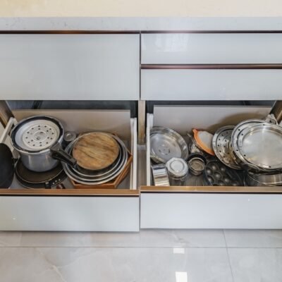 A beautiful fusion of style and functionality - backpainted toughened glass finish - kk modular kitchen lower parel (12)