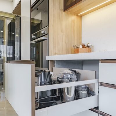 A beautiful fusion of style and functionality - backpainted toughened glass finish - kk modular kitchen lower parel (13)