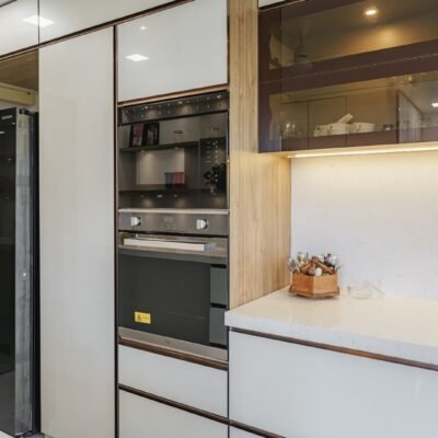 A beautiful fusion of style and functionality - backpainted toughened glass finish - kk modular kitchen lower parel (21)