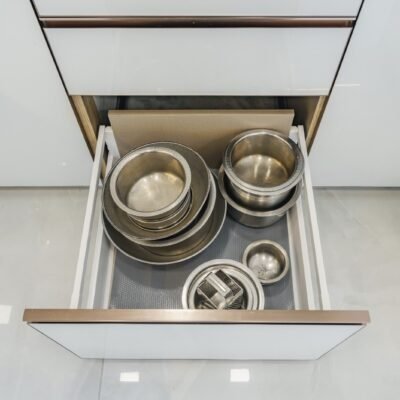 A beautiful fusion of style and functionality - backpainted toughened glass finish - kk modular kitchen lower parel 4