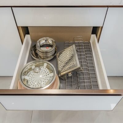 A beautiful fusion of style and functionality - backpainted toughened glass finish - kk modular kitchen lower parel 5