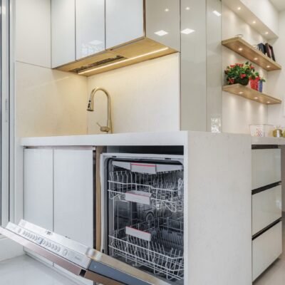 A beautiful fusion of style and functionality - backpainted toughened glass finish - kk modular kitchen lower parel (7)
