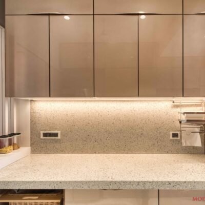 White Metalic Kalinga Quartz - Top And Dado