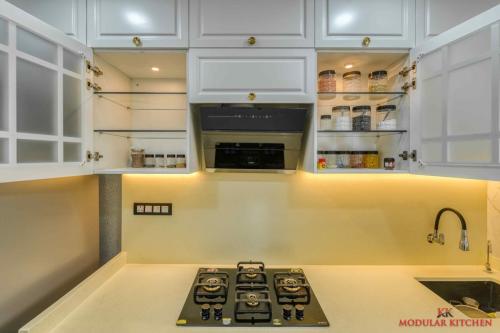 Pattern Glass Cut OUT wITH internal Glass Shelf With Inside Surface Light